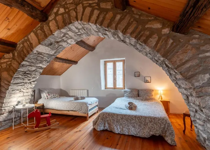 Maison De Village Au Coeur Des Remparts *