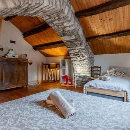 Ferienhaus Maison De Village Au Coeur Des Remparts Sainte-Eulalie-de-Cernon