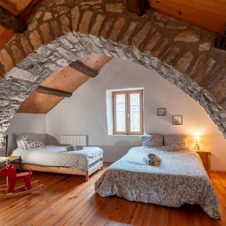 Maison De Village Au Coeur Des Remparts *