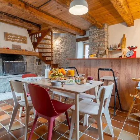 Maison De Village Au Coeur Des Remparts