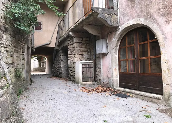Semesterbostad Maison De Village Au Coeur Des Remparts Sainte-Eulalie-de-Cernon