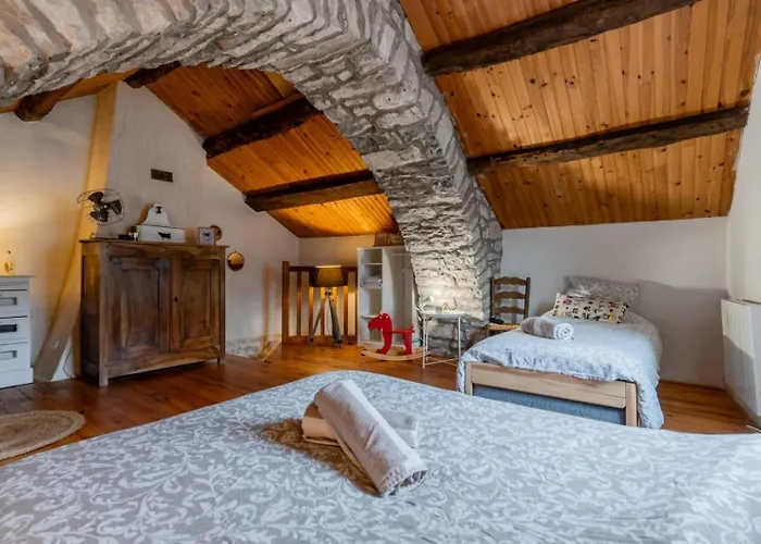 Semesterbostad Maison De Village Au Coeur Des Remparts Sainte-Eulalie-de-Cernon