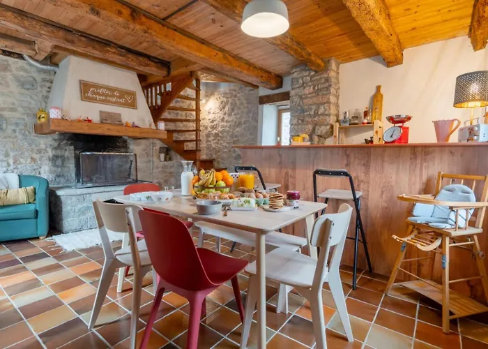 Maison De Village Au Coeur Des Remparts